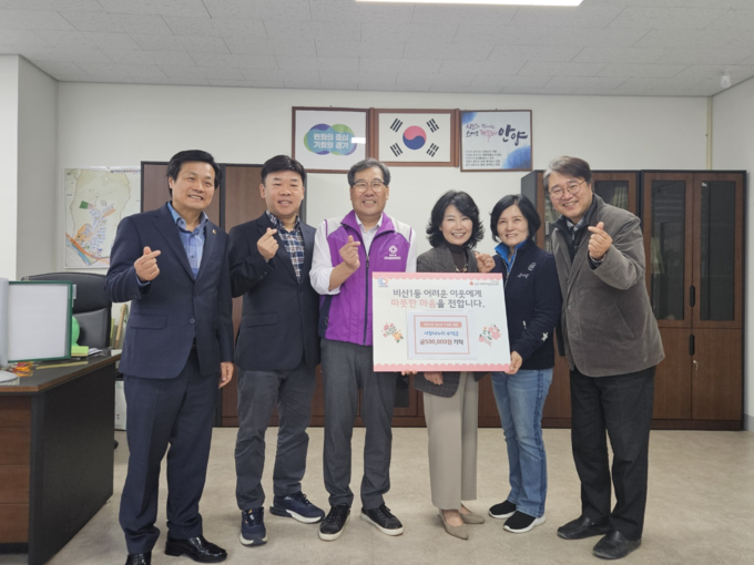 '사랑나누미' 성금 기탁 모습. (사진=사랑나누미 제공)