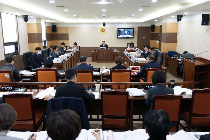 8일 인천시의회 교육위원회는 공공도서관과 직속기관 등을 대상으로 행정사무감사를 진행했다. ( 사진 = 인천시의회 제공 )