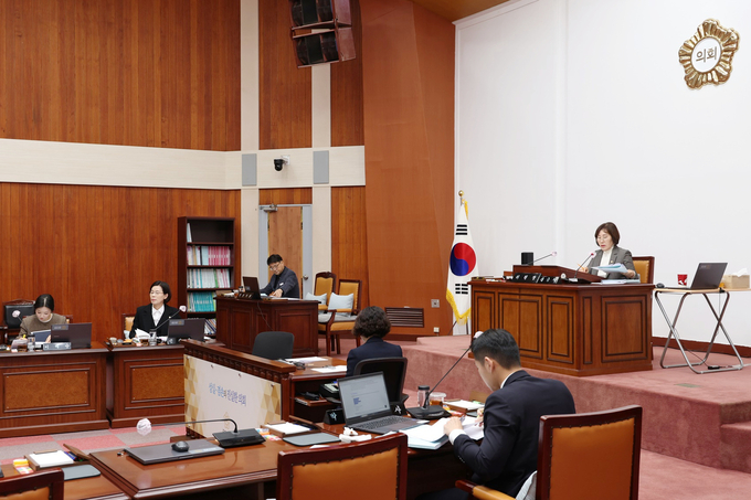  군포시의회 제270회 임시회 산업건설위원회 회의 모습. (사진=군포시의회 제공)