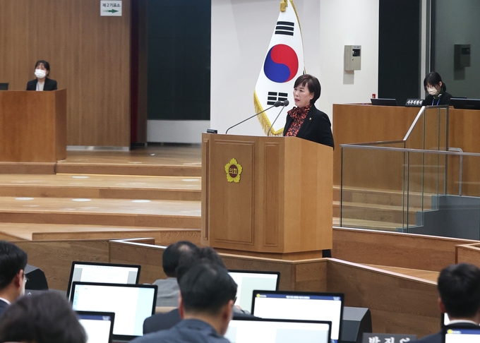 9일 경기도의회 본회의장에서 열린 도의회 제372회 정례회 3차 본회의에서 이채영 의원이 도정 질문을 하고 있다. (사진=경기도의회 제공)