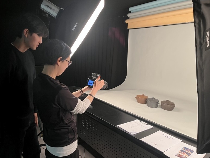 여주시는 ‘도예인을 위한 도자나날센터 촬영실 장비 활용 교육’ 사업을 운영했다. (사진=여주시 제공)