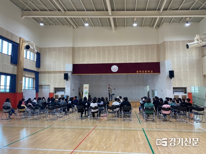 평택시정신건강복지센터는 '생명존중 치료심리극'을 관내 효덕초교에서 진행하고 있다.(사진=평택시 제공)
