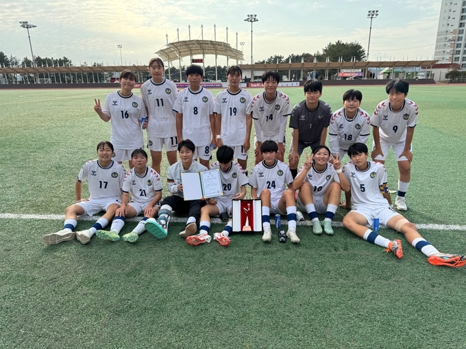 오산정보고가 여자축구부 전국추계여자연맹전에서 3위로 입상하는 쾌거를 이뤘다.(사진=오산정보고 제공)