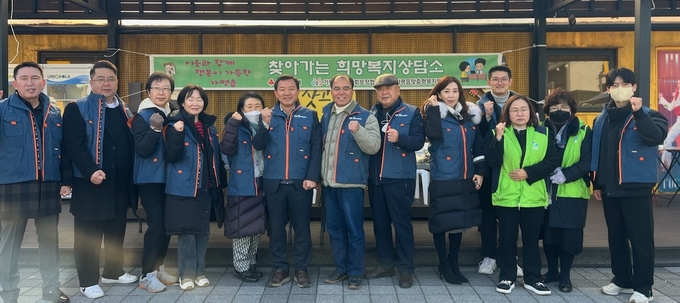 가평읍행정복지센터가 '4분기 찾아가는 희망복지 상담소 운영및 희망나눔사업(CMS)홍보' 캠페인을 실시하고 있다. (사진=가평읍 행정복지센터 제공)
