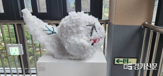 경기학교예술창작소에 전시된 '쉼표'를 표현한 학생 작품. (사진=박진석 기자)