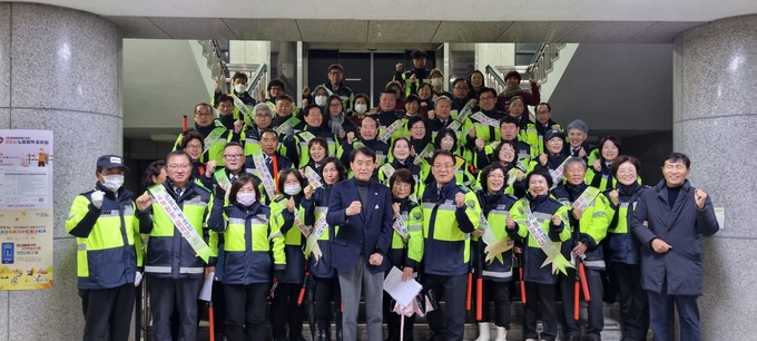 군포시 수능 이후 청소년 유해환경 합동점검을 실시하고 있다. (사진=군포시 제공)