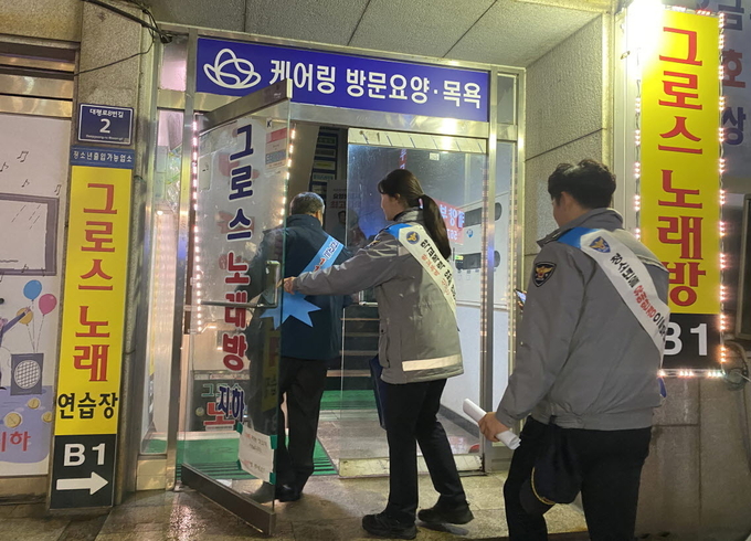 지난 16일 서구는 서부경찰서, 서구 유해환경감시단과 함께 청소년 유해환경 합동점검을 진행했다. ( 사진 = 서구 제공 )