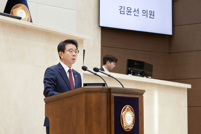 김윤선 용인시의원이 정례회에서 시정질문을 하고 있다. (사진=용인시의회 제공)<br>
