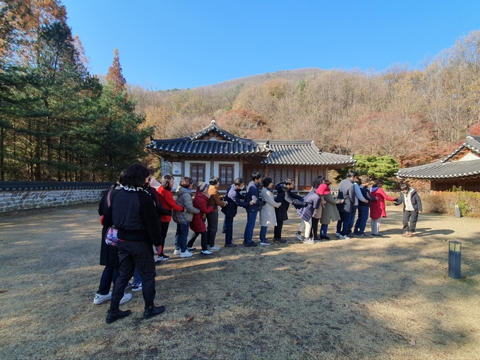 용인교육지원청이 교원의 정서 안정 프로그램 ‘지금-여기 마음을 담다’ 연수를 운영하고 있다. (사진=용인교육지원청 제공)