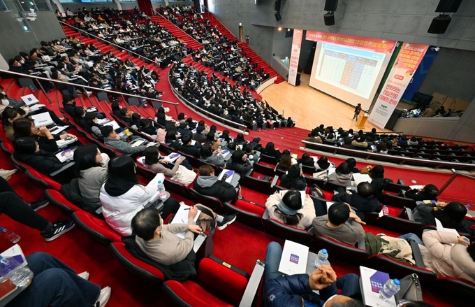 경기도교육청 대입진학설명회 강연 모습. (사진=경기도교육청 제공)