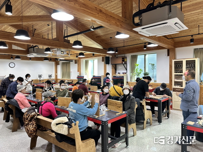 안성시 드림스타트 양육자 자조 모임 프로그램 모습. (사진=안성시 제공)