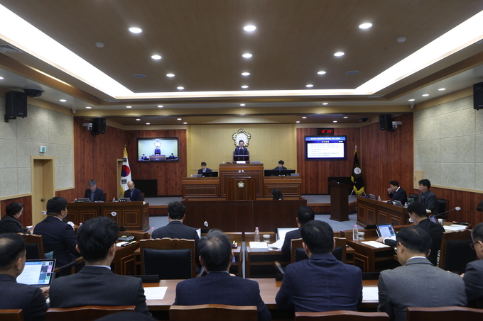 가평군의회가 제318회 제2차 정례회 개회식및 제1차 본회의를 열고 있다. (사진=가평군의회 제공)