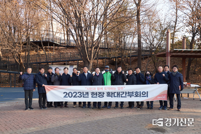강수현 양주시장은 보행약자를 배려한 힐링나눔길 조성 사업에 대한 추진 상황을 점검했다. (사진=양주시 제공)<br>

