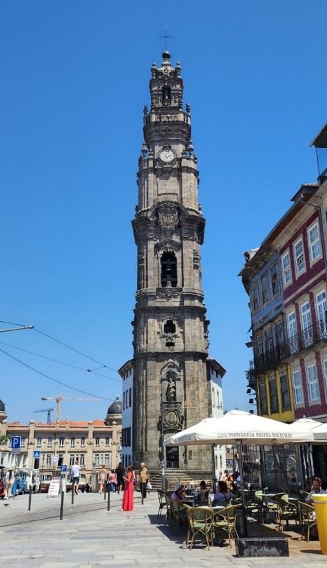Porto의 best-known towe라는 Clocktower.
