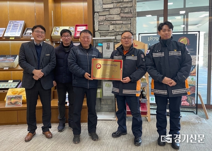 안성베네스트골프클럽하우스 안전관리 우수업소 현판식 모습. (사진=안성시 제공)