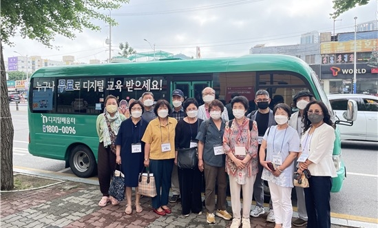 지난 2022년 인천시 '찾아가는 이동형 에듀버스' 운영 사진. ( 사진 = 인천시 제공 ) 