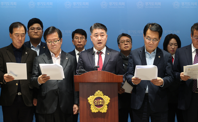 29일 오후 경기도의회에서 열린 기자회견에서 김정호 경기도의회 국민의힘 대표의원이 발언을 하고 있다. (사진=경기도의회 제공) 