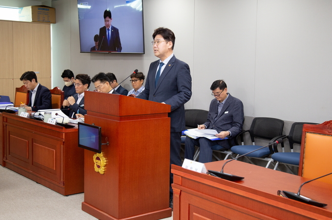 29일 경기도의회에서 열린 제372회 정례회 제4차 회의에서 김태형(민주·화성5) 도의원이 제안 설명을 하고 있다. (사진=경기도의회 제공)