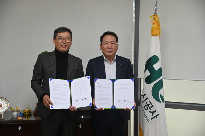 화성도시공사가 ㈜솔리렉스(대표 이종성)와 ‘ESG(환경·사회·지배구조) 경영실천 및 중소기업 상생협력을 위한 성과공유제 업무협약’을 했다. (화성도시공사)