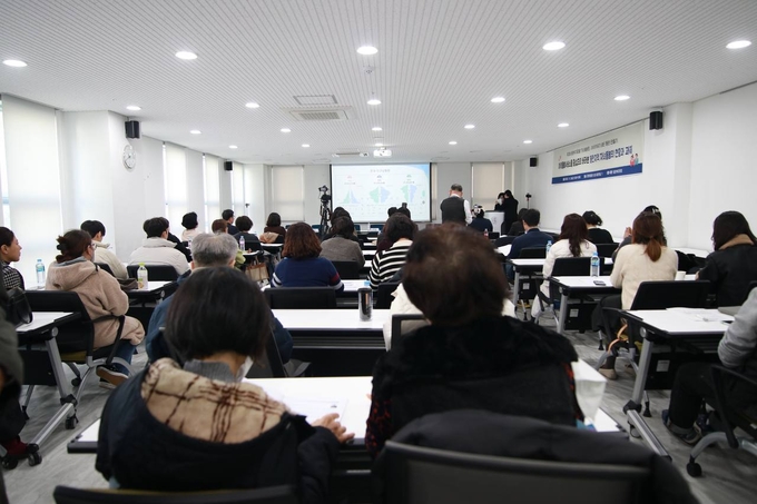 동탄복지포럼은 지난달 29일 '아이돌봄서비스를 중심으로 바라본 동탄지역 자녀돌봄의 현황과 과제”를 주제로 정기포럼을 개최했다.( 동탄복지포럼 제공)
