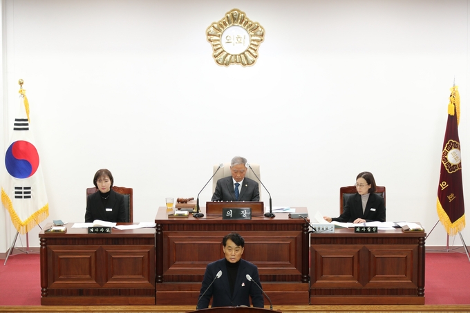 하은호 군포시장이 정례회의에서 시정연설을 하고 있다. (사진=군포시 제공)