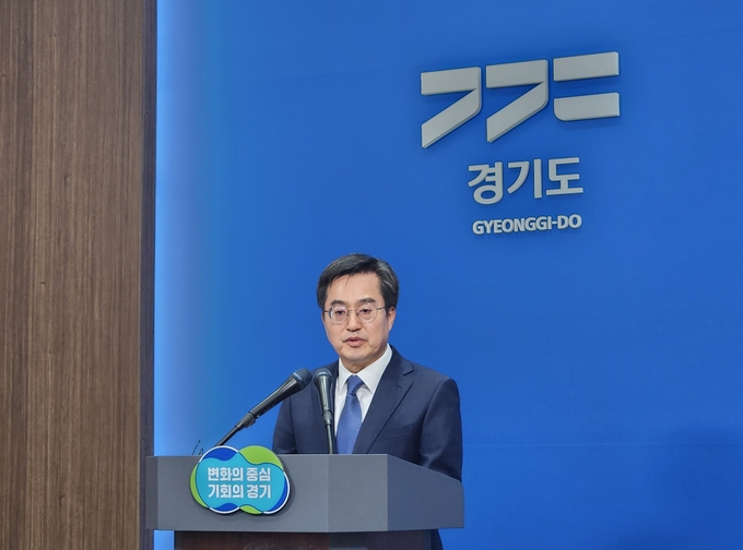 4일 경기도청 브리핑룸에서 김동연 경기도지사가 이날 경기도청에 대한 검찰의 압수수색에 대해 입장을 밝히고 있다. (사진=이유림 기자)