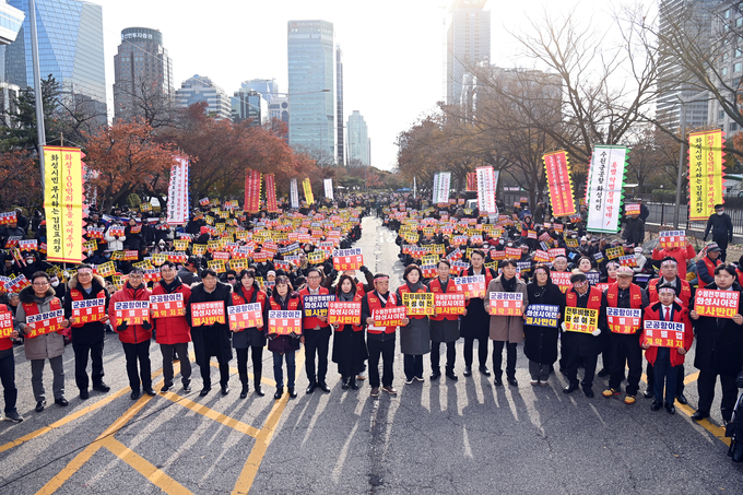 지난달 13일 김진표 국회의장이 대표발의한 ‘수원군공항 이전 및 경기남부국제공항 건설을 위한 특별법’(이하 특별법) 폐기를 주장하는 궐기대회 모습.