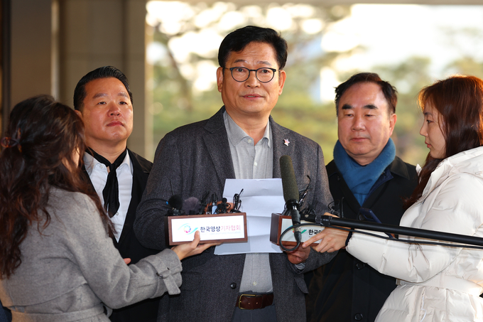  8일 송영길 전 더불어민주당 대표가 서울중앙지검에 출석해 입장문을 읽는 모습. (사진=연합뉴스 제공)