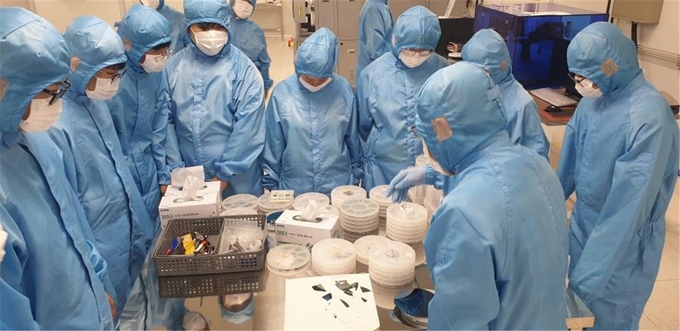 세경고 인공지능반도체학과 학생들이 실습을 진행하고 있다. (사진=세경고등학교 제공)