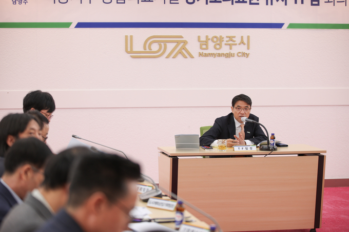 이석범 남양주 부시장이 경기도의료원 유치를 위한 태스크포스(TF) 회의를 주관하고 있다. (사진=남양주시 제공)