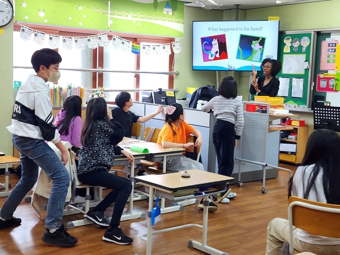 권역별 외국어교육 거점교실로 초·중·고 5개교가 선정됐다. ( 사진 = 동아시아국제교육원 제공 )