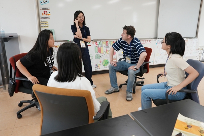 1인 1외국어교육 상설 프로그램은 일상회화 중심으로 운영됐다. ( 사진 = 동아시아국제교육원 제공 )