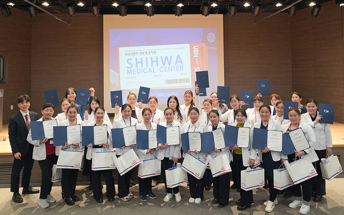 경기도 우수 의료기관 견학과 의료 정책 연수를 위해 시화병원에 방문한 몽골 국공립병원 간호사들. (사진=시화병원 제공)