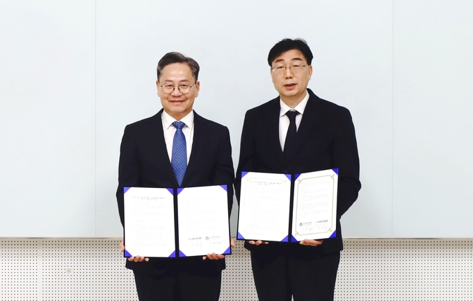 화성산업진흥원이 경기FTA통상진흥센터와 관내 기업 글로벌 진출 및 FTA활용 활성화를 위한 업무협약을 체결했다. (사진=화성산업진흥원 제공)