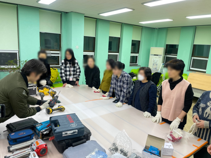 인천 계양구가족센터는 지난 11~15일 주거 안전 프로그램 ‘수리수리 집수리’ 교육을 운영했다. ( 사진 = 계양구 제공 )