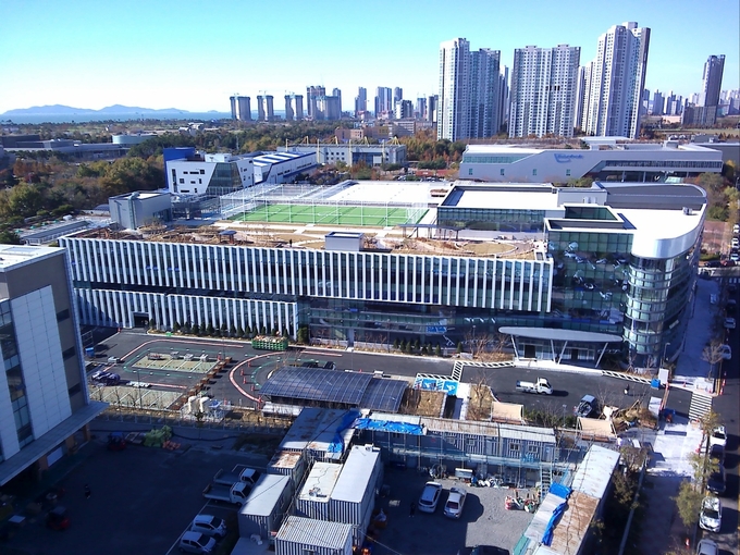 준공된 ㈜토비스의 산업용 모니터 제조시설. ( 사진 = 인천경제청 제공 )