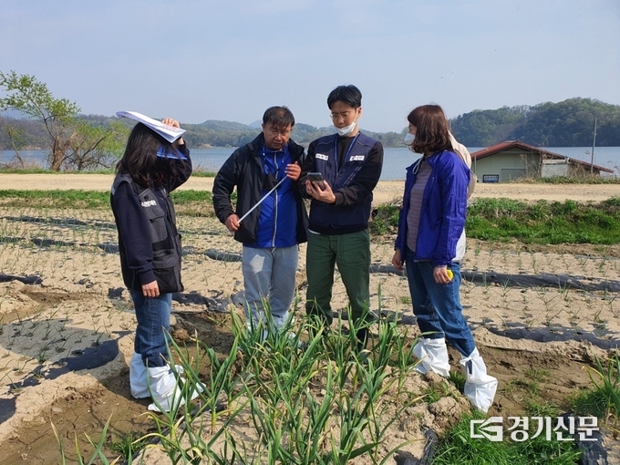 이정우 상담소장의 현장지도 모습. (사진=안성시 제공)