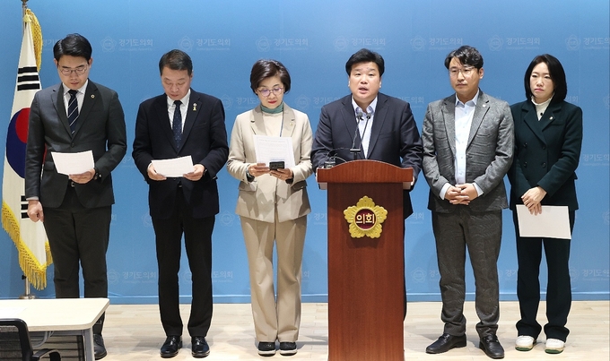 20일 경기도의회 브리핑룸에서 열린 기자회견에서 양우식(국민·비례) 도의회 혁신추진단 공동단장이 발언을 하고 있다. (사진=경기도의회 제공)