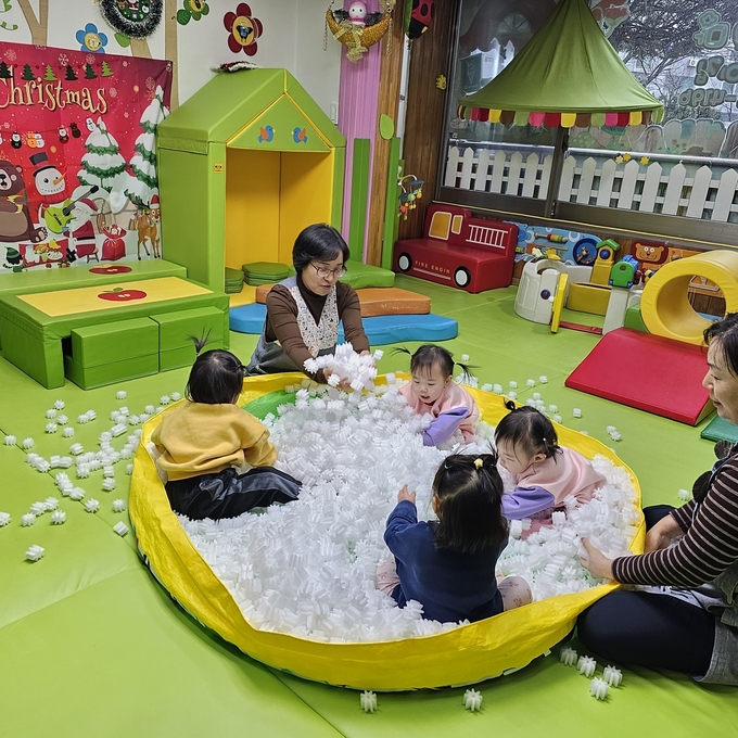경기도는 보육 교사 대비 영아 수를 축소한 ‘0세아전용 어린이집’을 올해 16개소를 신규 지정했다. 사진은 도내 0세아 전용어린이집. (사진=경기도 제공) 