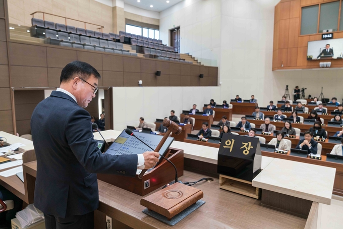 용인특례시의회가 제278회 임시회 제2차 본회의를 열고 임시회를 마무리하고 있다. (사진=용인특례시의회 제공)