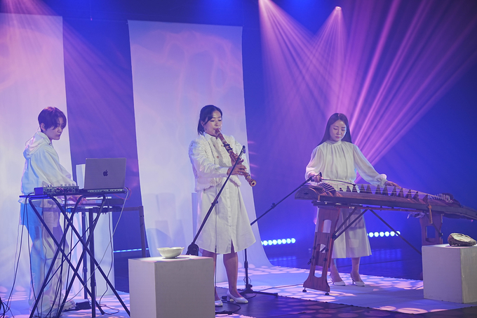 현대음악팀 '믐(MEUM)'이 공연하는 모습. (사진=서울남산국악당 제공)