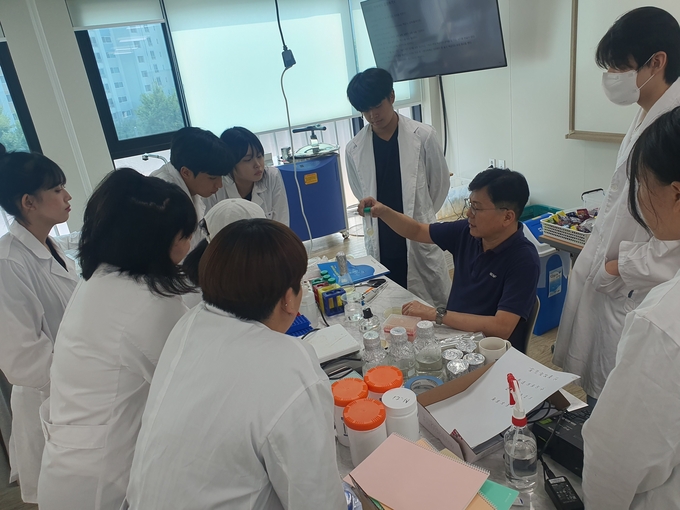  미생물배양 실험 수업이 진행 중인 일산고등학교. (사진=일산고등학교 제공)