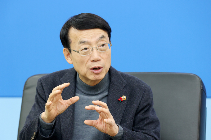 허식 인천시의장이 신년 인터뷰를 통해 올해 의정활동 방향에 대해 이야기하고 있다. ( 사진 = 인천시의회 제공 )
