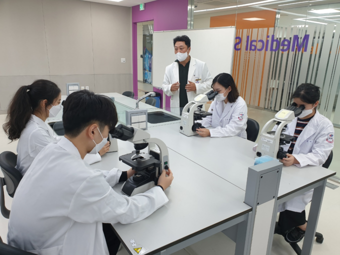경복대학교 임상병리학과 실습 장면. (사진=경복대 제공)