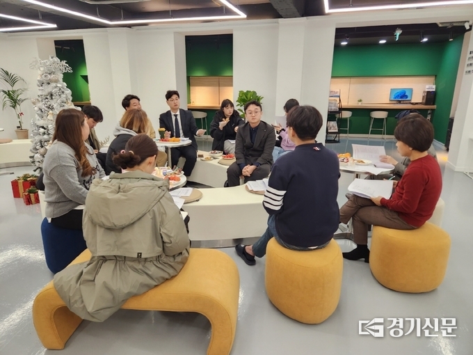2024년 청년문화공간 운영활성화 간담회 모습. (사진=안성시 제공)
