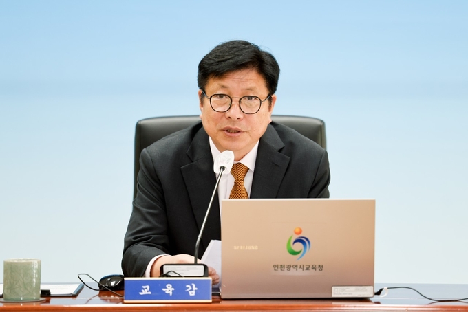 도성훈 인천시교육감이 8일 주간공감회의에서 북한군 해안포 사격 관련 서해5도 학생과 교직원의 안전확보를 지시하고 있다. ( 사진 = 인천시교육청 제공 )