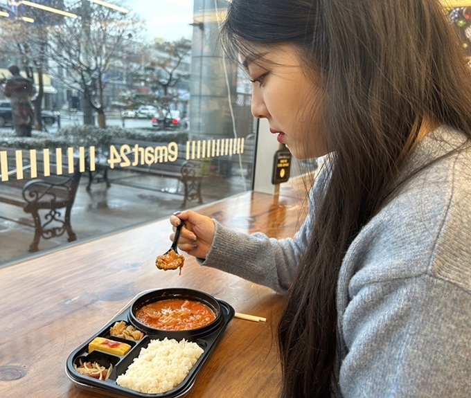 이마트24가 판매하는 국물도시락. (사진=이마트24 제공)