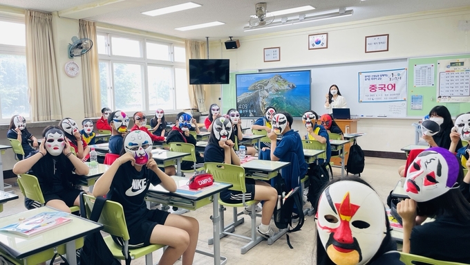 <strong> (재)오산교육재단 원어민과 함께하는 즐거운 외국어교실 모습. (사진=</strong>(재)오산교육재단 제공)