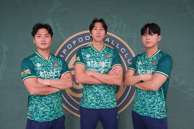 프로축구 K리그2 김포FC가 팀 경쟁력 강화를 위해 공격수 3명을 영입했다. 왼쪽부터 김경준, 김희성, 이현규. (사진=김포FC 제공)
