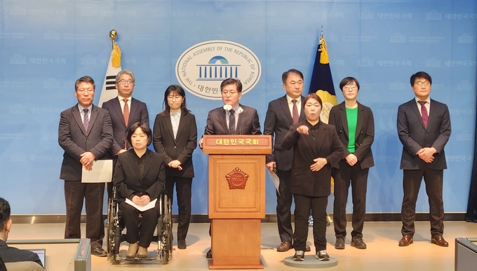 박원석 미래대연합 창당준비위원장이 15일 국회 소통관에서 기자회견을 열고 발언하고 있다. (사진=김한별 기자)